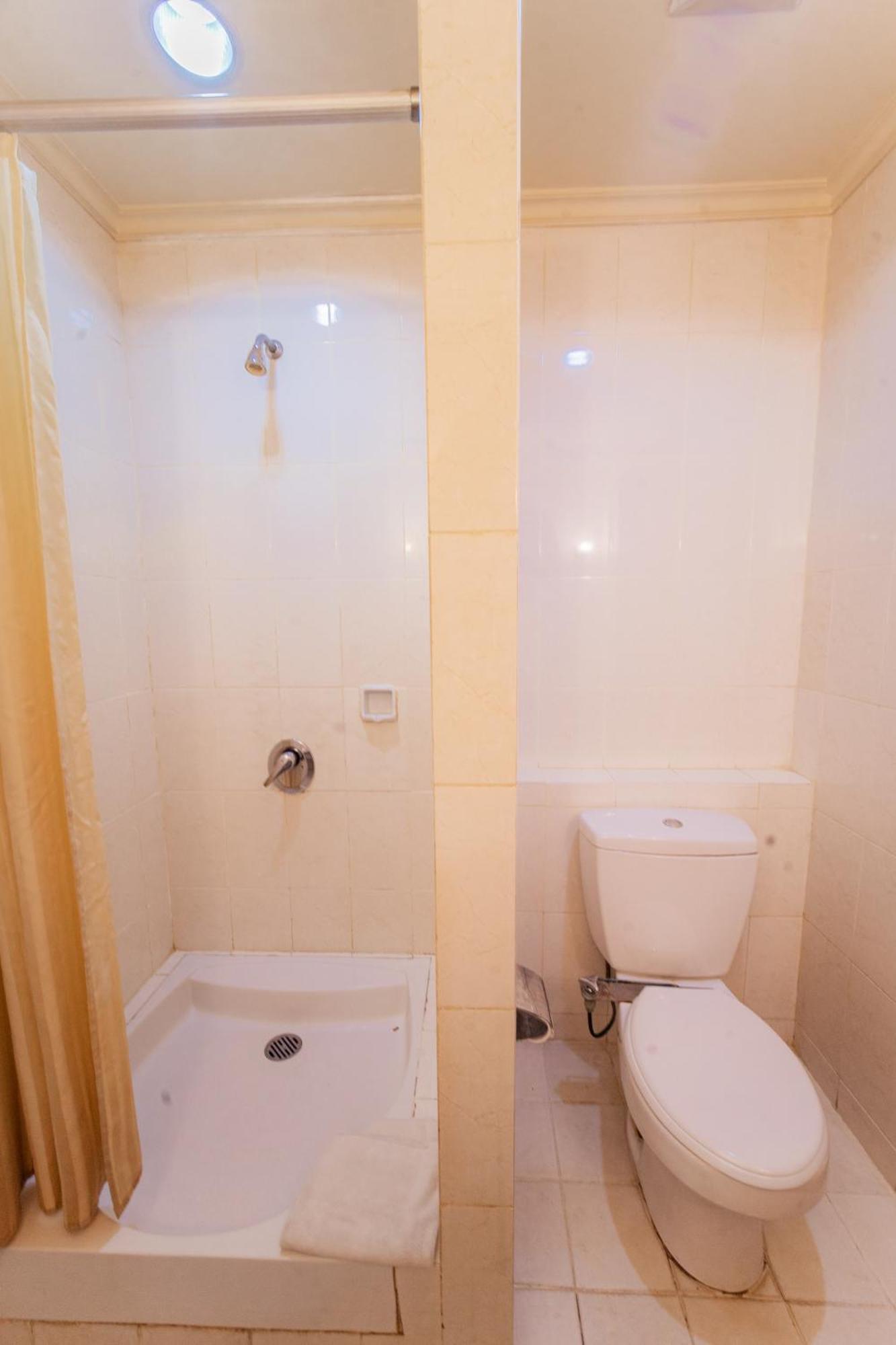Adika Hotel Bahtera Klandasan Kecil Экстерьер фото