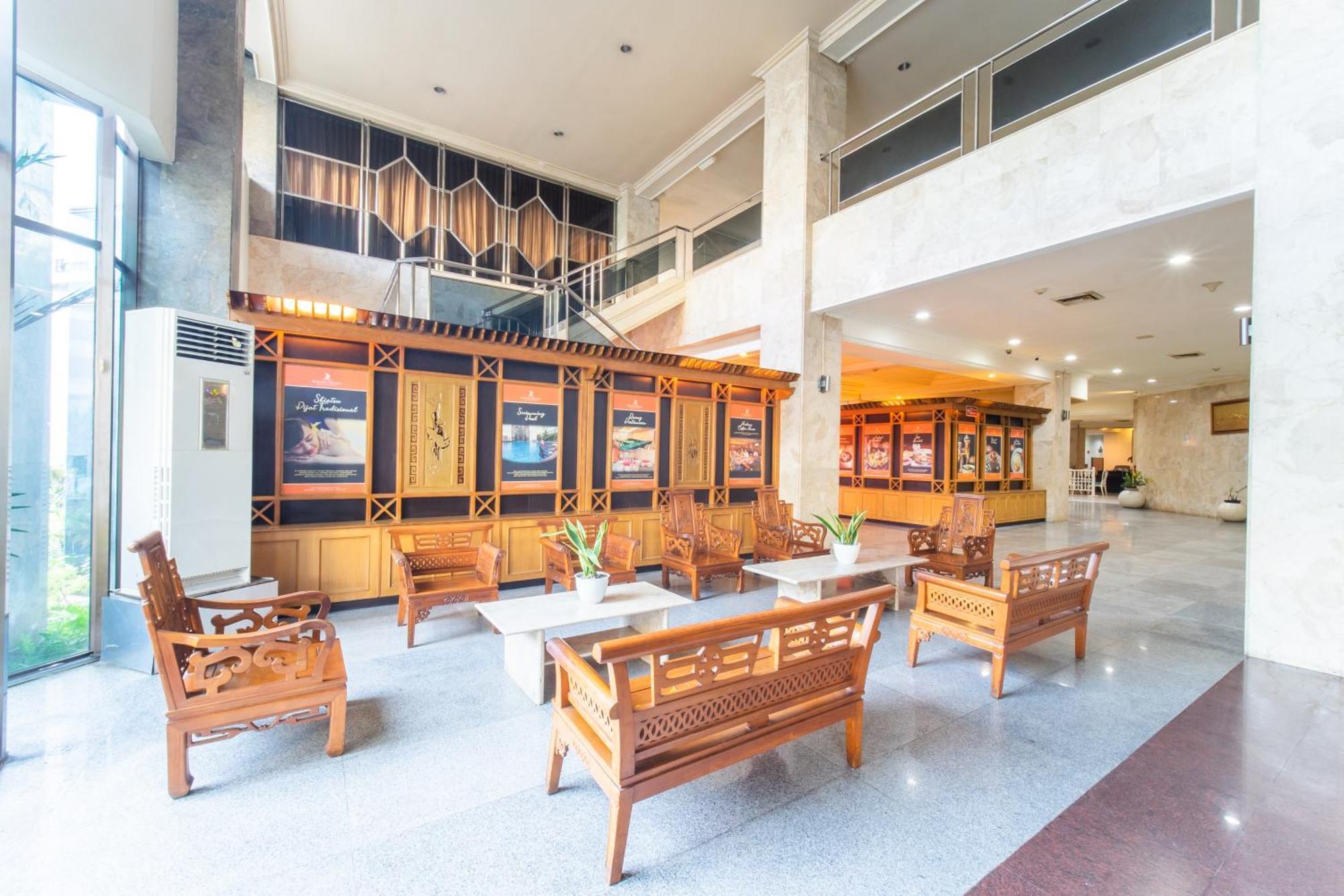 Adika Hotel Bahtera Klandasan Kecil Экстерьер фото