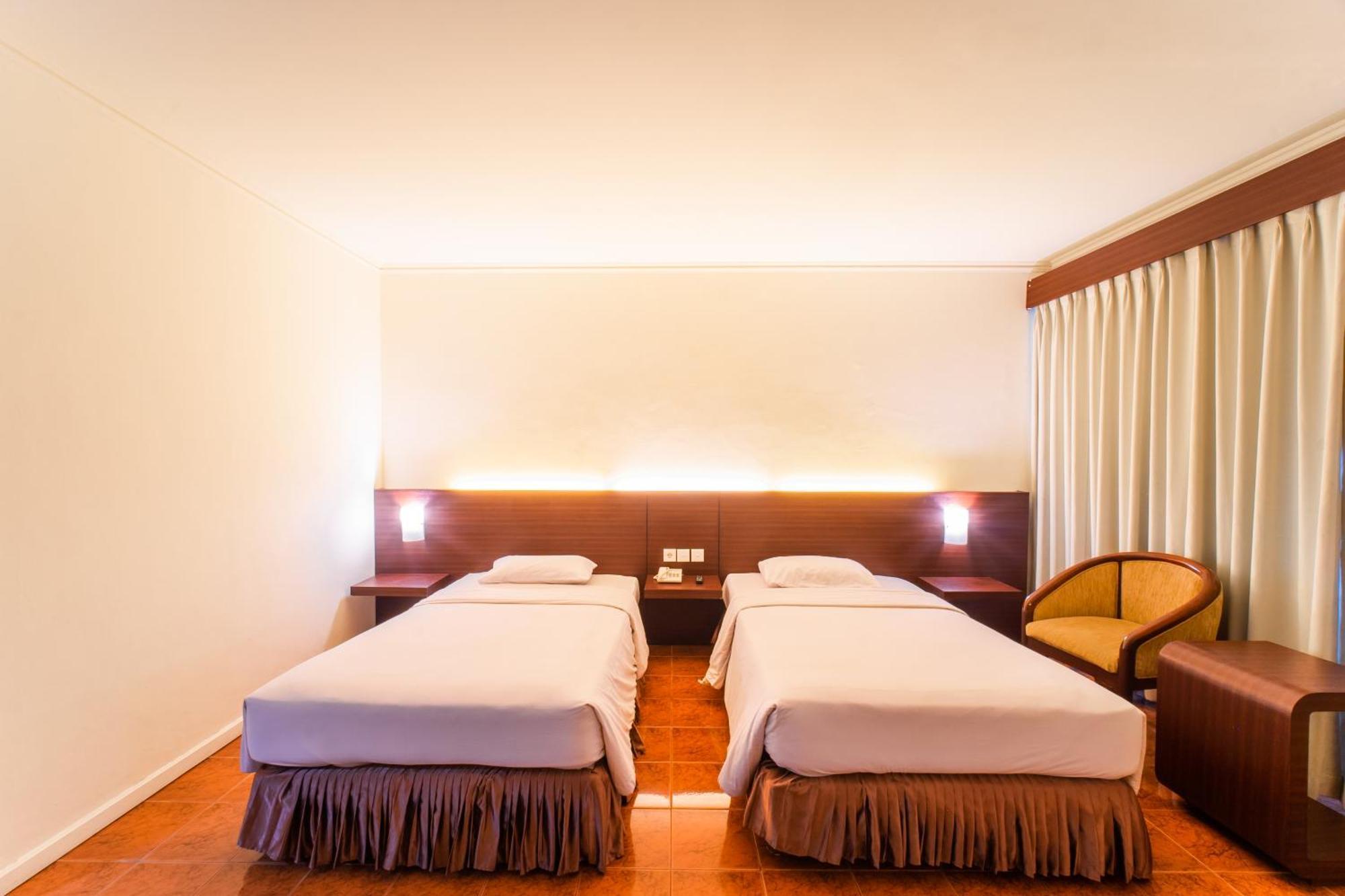 Adika Hotel Bahtera Klandasan Kecil Экстерьер фото