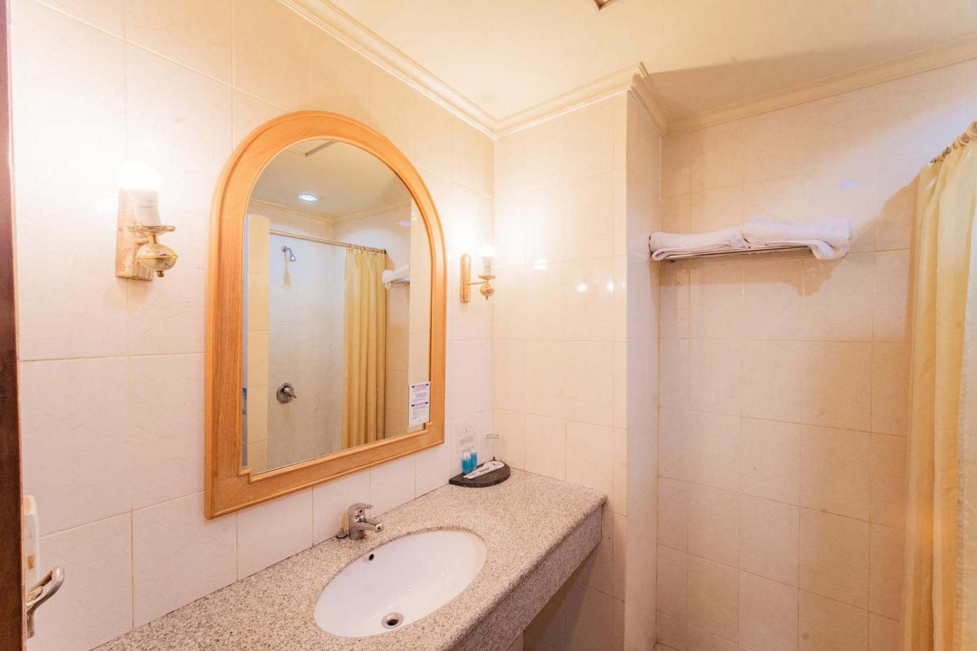Adika Hotel Bahtera Klandasan Kecil Экстерьер фото