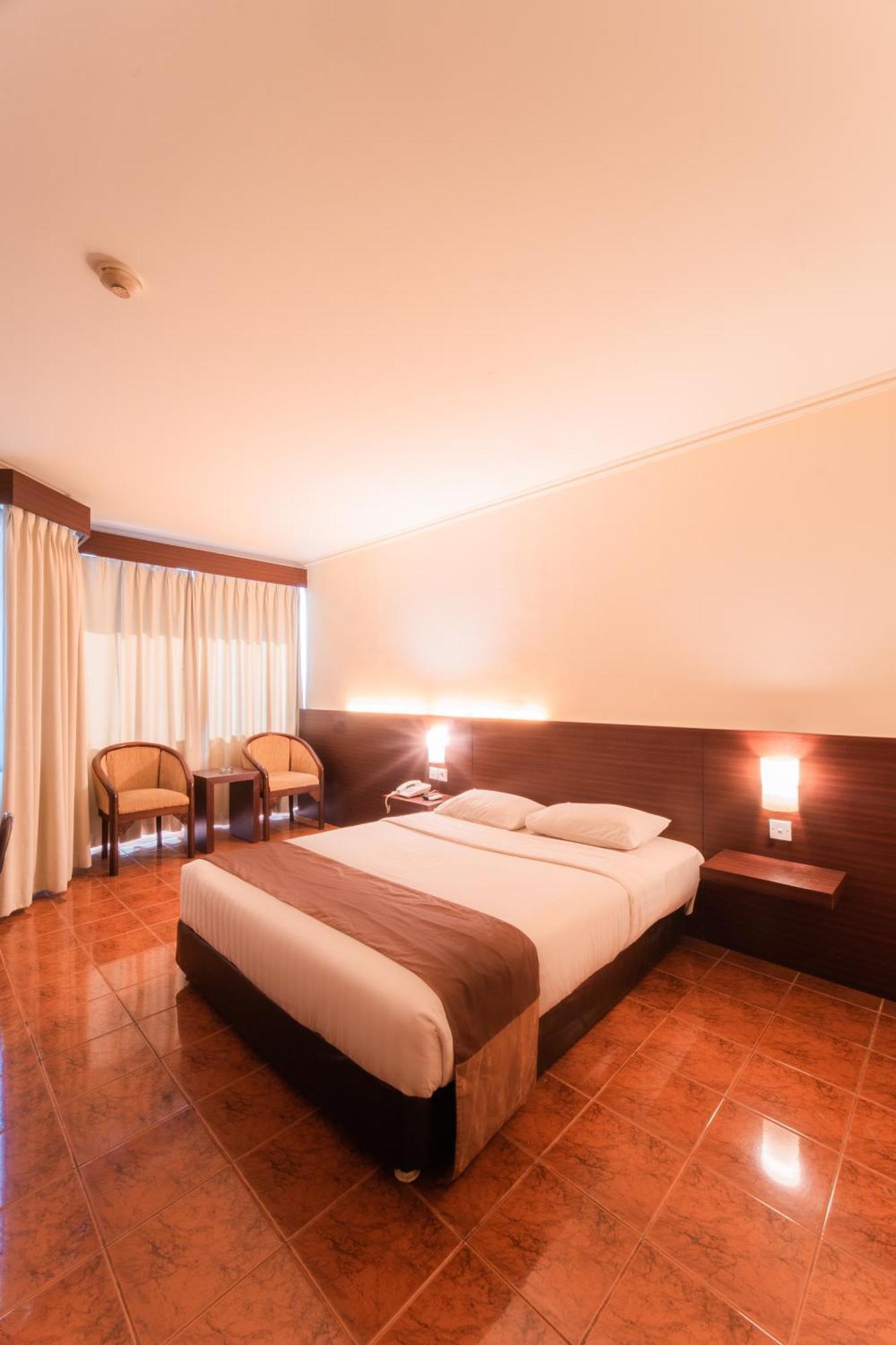 Adika Hotel Bahtera Klandasan Kecil Экстерьер фото