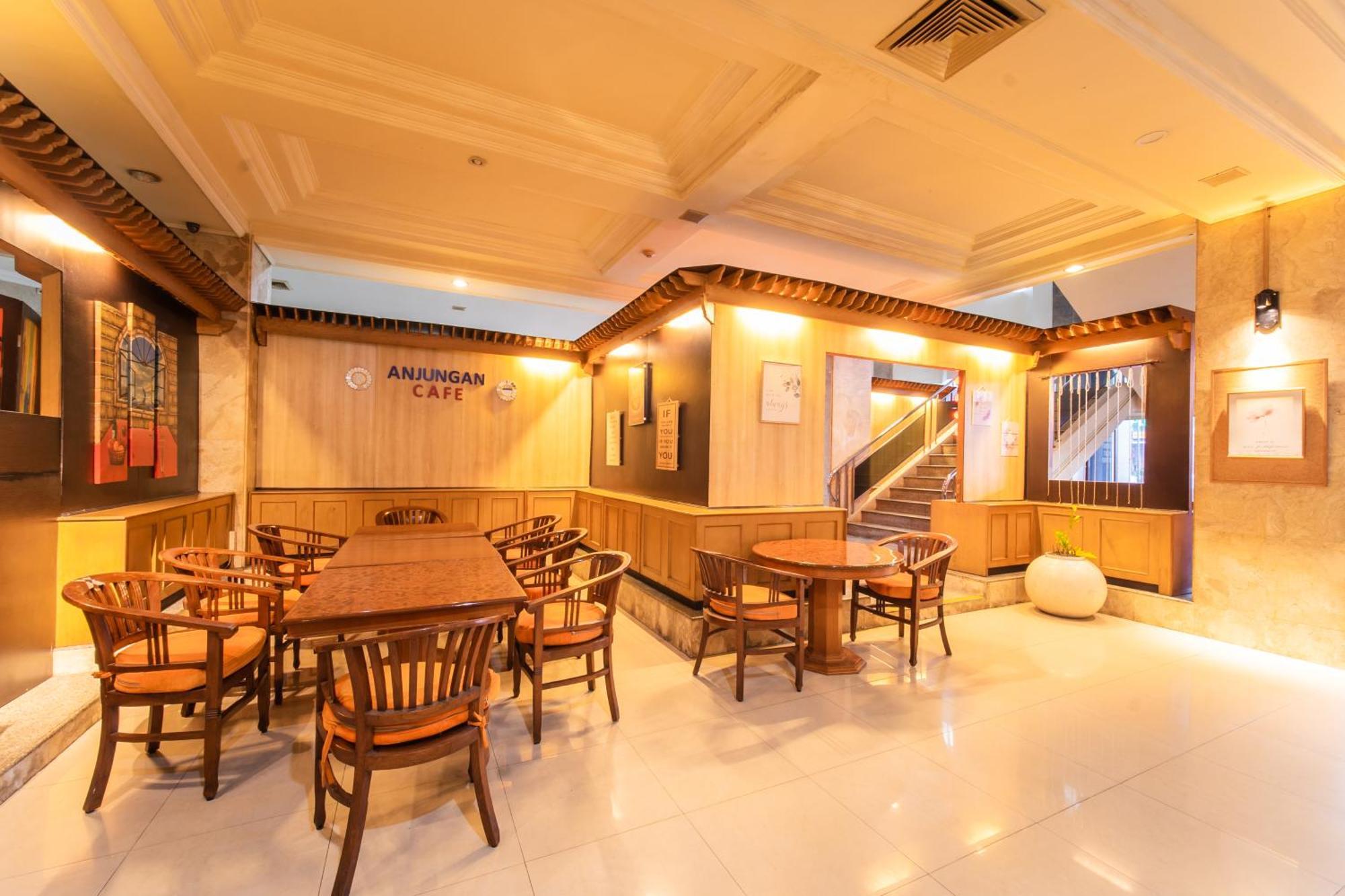 Adika Hotel Bahtera Klandasan Kecil Экстерьер фото