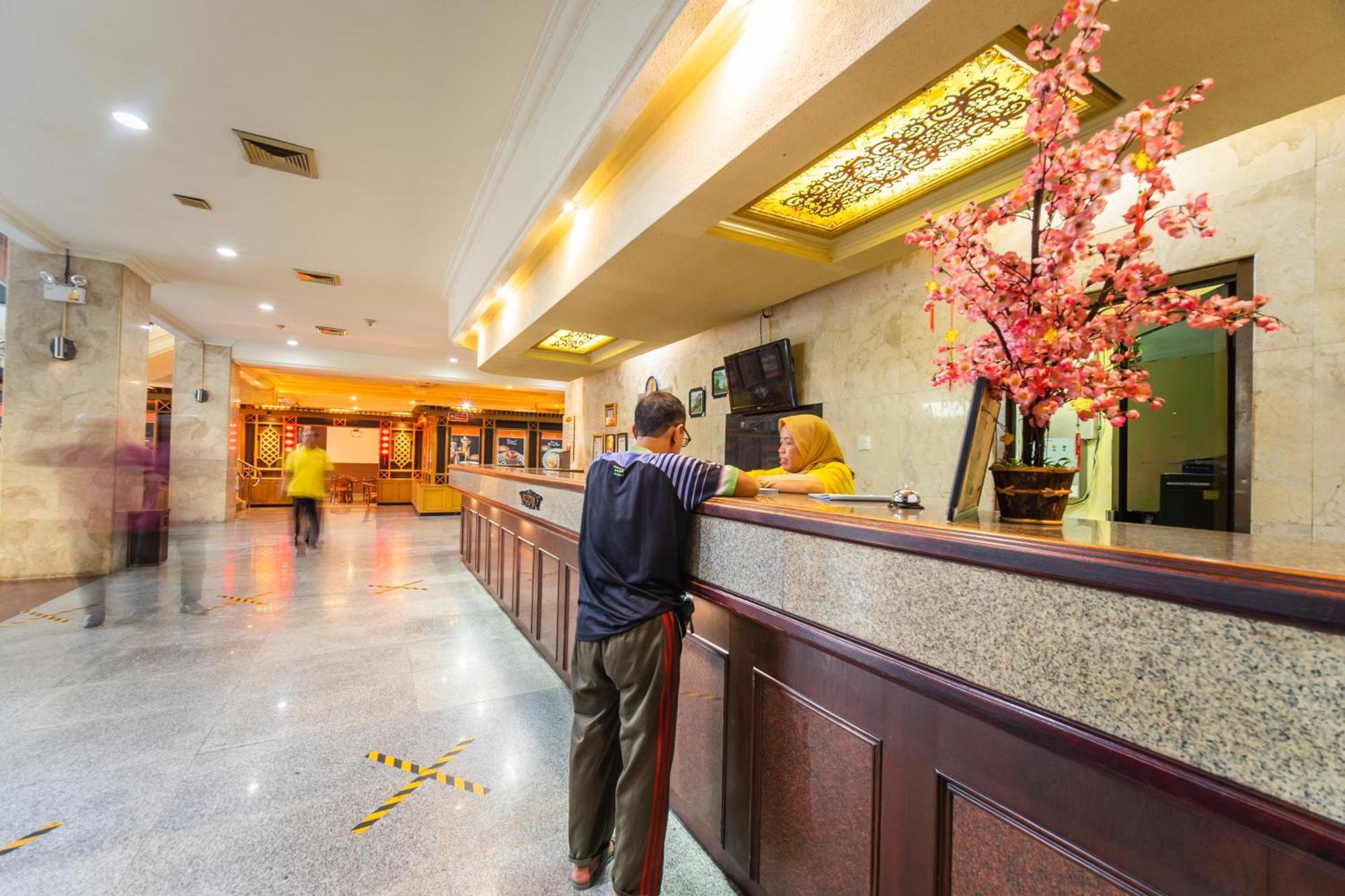 Adika Hotel Bahtera Klandasan Kecil Экстерьер фото